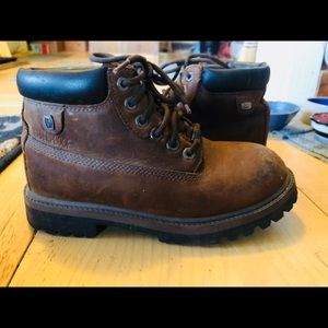 Size 6 1/2 woman’s Sketchers (waterproof)